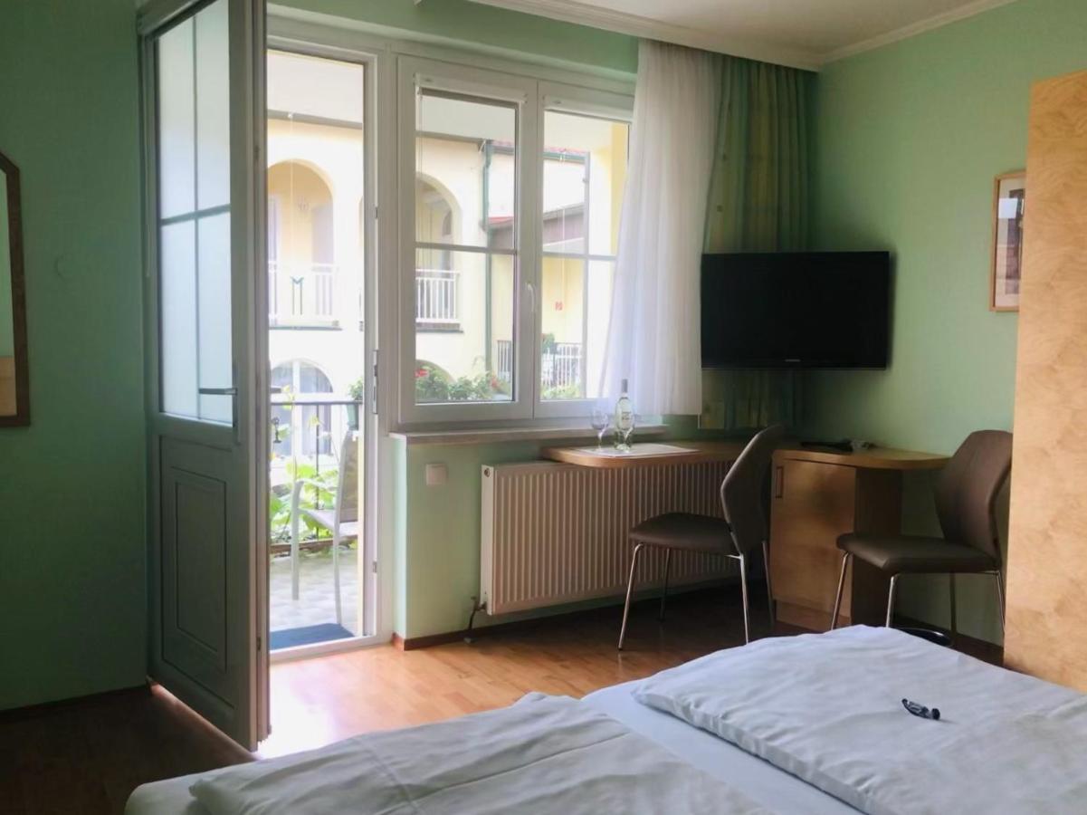 Pension Peterhof Fertőmeggyes Kültér fotó